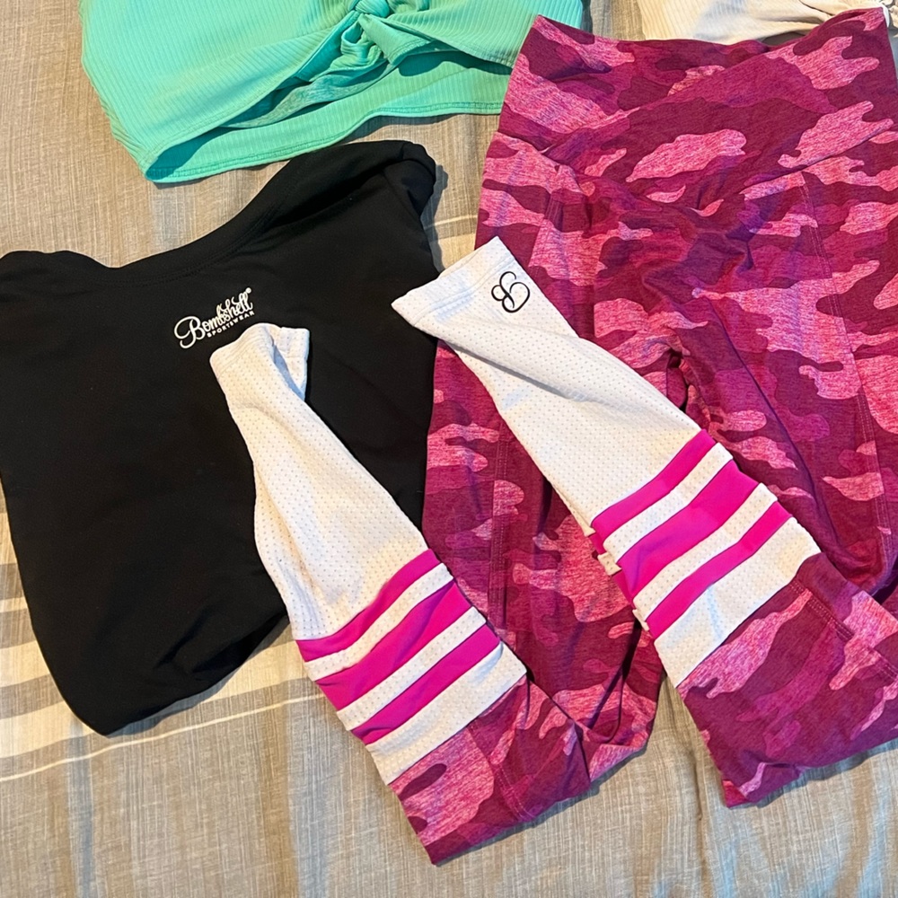 BOMBSHELL SPORTSWEAR OUTFIT